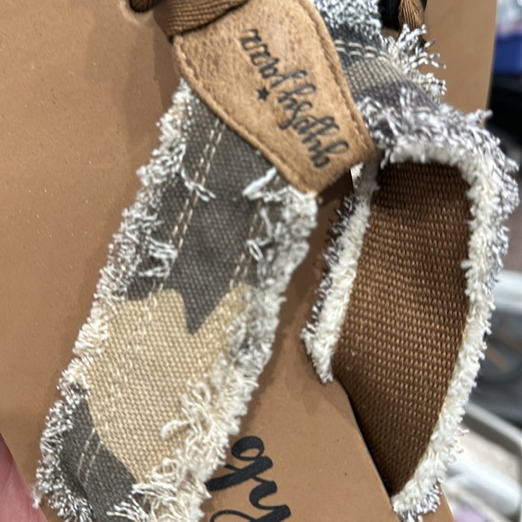 Gypsy Jazz Camo Flip Flops - Picture 2 of 2